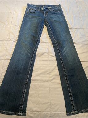 Women’s Bootcut Jeans in Medium Dark Blue